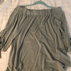 Francesca's Collections Tops - Francesca’s off the shoulder 3\4 sleeve shirt Francesca's Collections Tops - Francesca’s off the shoulder 3\4 sleeve shirt